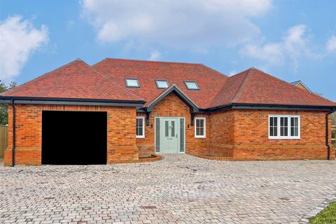 Hop Gardens, Ingrams Farm 3 bed bungalow for sale