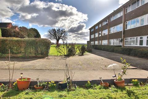 Pamington Fields, Ashchurch, Tewkesbury 2 bed flat for sale