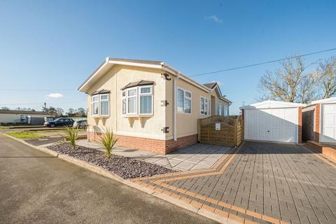 Sparrow Lane, Newark NG23 2 bed park home for sale