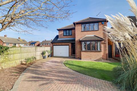 St. Clements Crescent, Benfleet SS7 4 bed detached house for sale