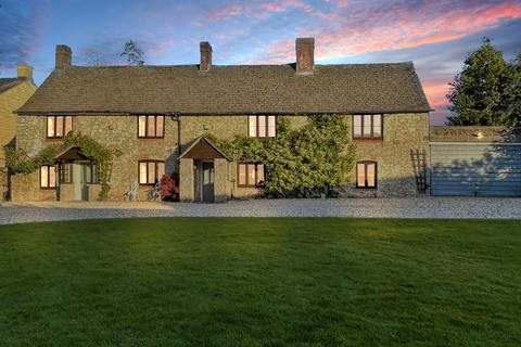 Pontings Close, Blunsdon, Swindon, SN26 4 bed detached house for sale