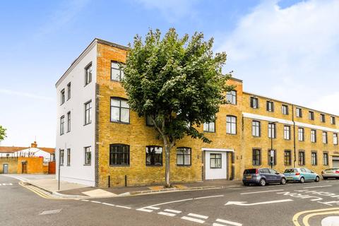 Jedburgh Road, Plaistow, London, E13 1 bed flat for sale