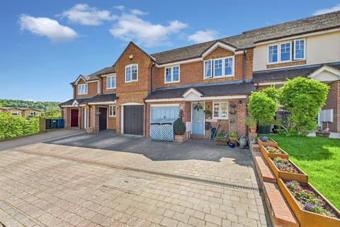 Saunderton, High Wycombe HP14 3 bed terraced house for sale
