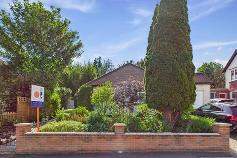 Reddown Road, Coulsdon CR5 2 bed detached bungalow for sale