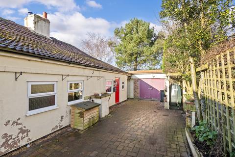 Thorpe St. Peter, Thorpe St. Peter... 3 bed cottage for sale