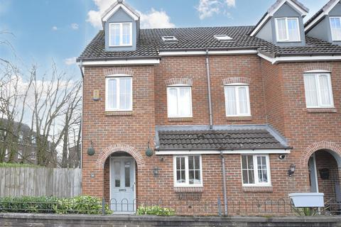 Tilling Drive, Stone 3 bed townhouse for sale