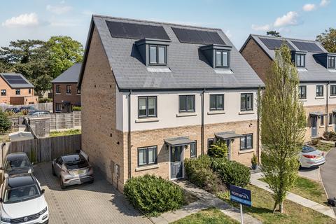Johnstone Close, Bracknell, Berkshire 3 bed semi