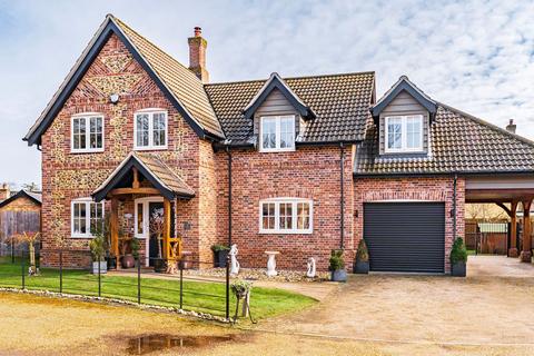 Honeybee Grove, Saham Toney 4 bed detached house for sale