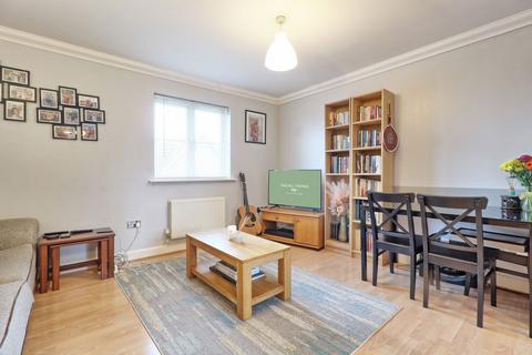 San Marcos Drive, Grays RM16 2 bed flat for sale