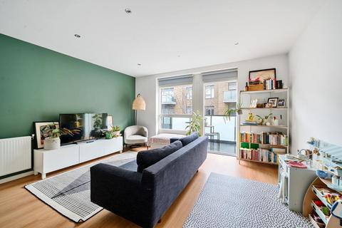 Miles Road, Hornsey, London, N8 2 bed flat for sale