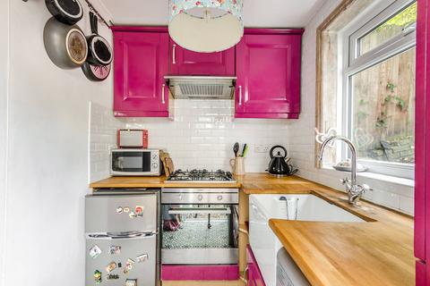 Combedale Road, Greenwich, London, SE10 2 bed maisonette for sale