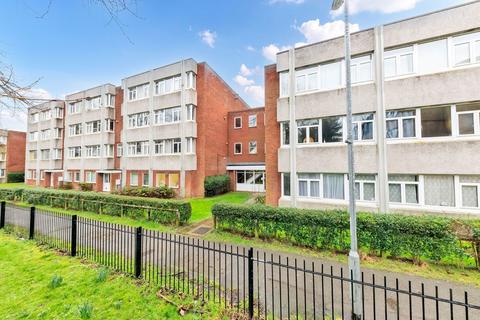 Parkside, Huntingdon PE29 2 bed flat for sale