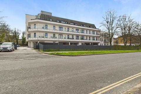 Russell Way, Crawley RH10 1 bed apartment for sale