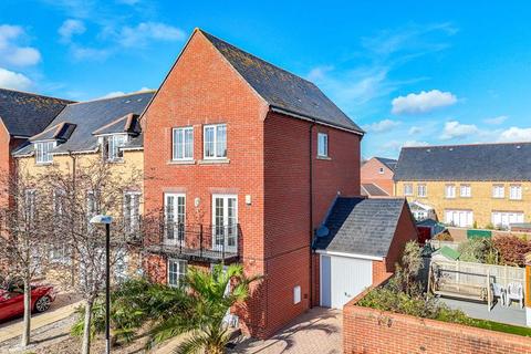 CHRISTCHURCH TOWN CENTRE 4 bed townhouse for sale