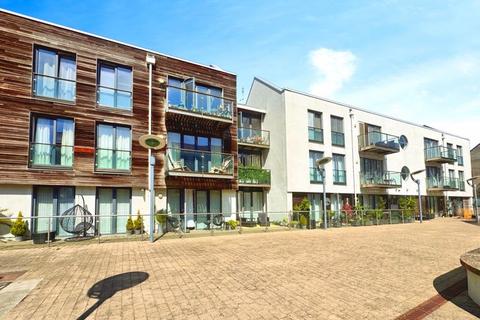 Waterside Marina, Brightlingsea, CO7 3 bed flat for sale
