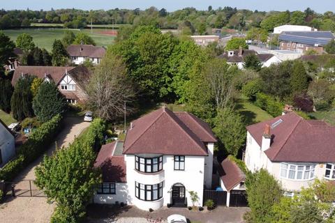 Woodcote Grove Road, Coulsdon CR5 4 bed detached house for sale