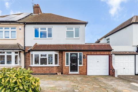 Argyle Gardens, Upminster, RM14 3 bed semi