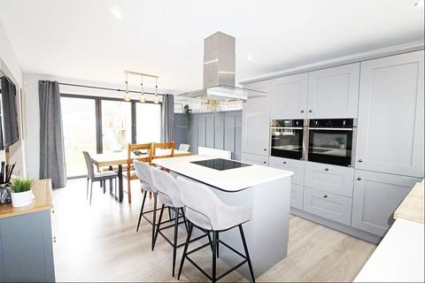 Moorlands Close, Ravenfield, Rotherham 4 bed detached house for sale