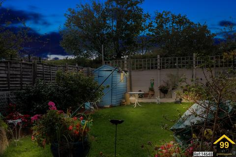 Lonsdale Avenue, London, Newham, E6 3 bed maisonette for sale