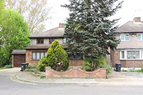 Jervis Avenue, Enfield, Middlesex, EN3 3 bed semi