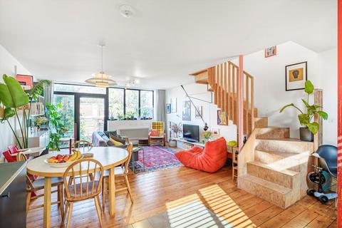 Honiton Gardens, London SE15 3 bed terraced house for sale