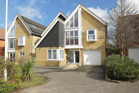 Westbourne Court, Folkestone, CT20 4 bed detached house for sale