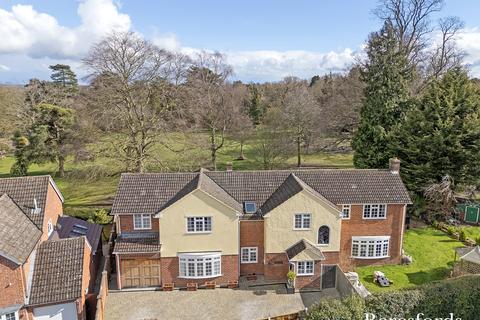 St. Peters in the Field, Braintree, CM7 6 bed detached house for sale