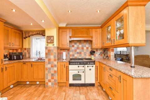 Seaton Park, Littlehampton BN17 3 bed semi