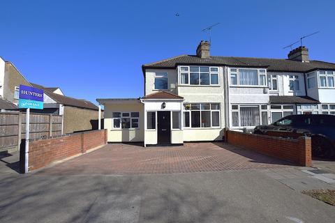 Seabrook Gardens, Romford, RM7 4 bed end of terrace house for sale