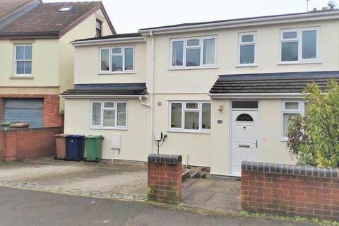 5 bedroom semi-detached house for sale