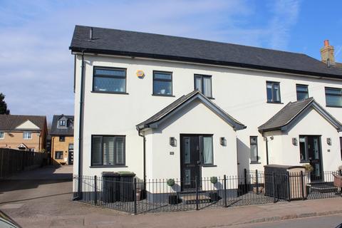 Hitchin Road, Arlesey, SG15 3 bed semi