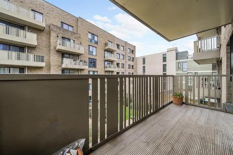 Wandsworth High Street, SW18 2 bed flat for sale