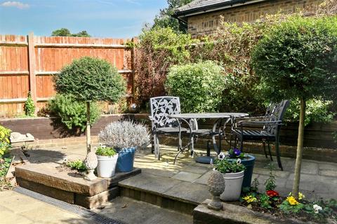 Broadfield Way, Wall Hall, Aldenham... 3 bed semi