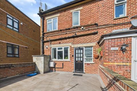 Pembroke Road, Ruislip, HA4 2 bed flat for sale