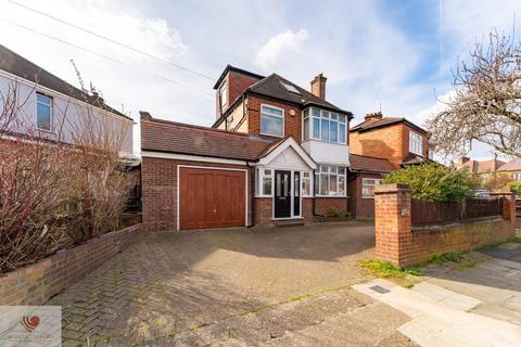 Albury Avenue, Isleworth TW7 4 bed detached house for sale