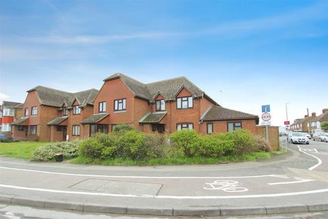 Grovehurst Road, Kemsley, Sittingbourne 3 bed semi
