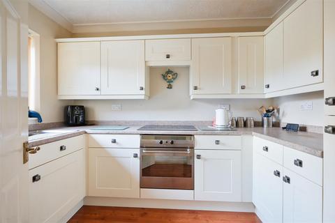 Meadow Court, Merstham RH1 2 bed semi