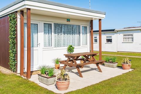 California Road, Great Yarmouth 2 bed chalet for sale