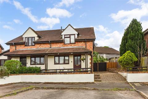 Keable Road, Wrecclesham, Farnham 3 bed semi