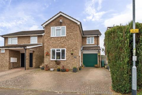 Kendal Drive, Flitwick, MK45 4 bed detached house for sale