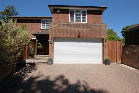 Kendal Close, Tonbridge 4 bed detached house for sale