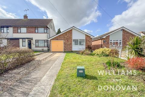 Bullwood Approach, Hockley 2 bed detached bungalow for sale