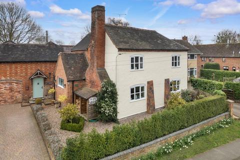 The Old Off Licence, Peopleton... 3 bed house for sale
