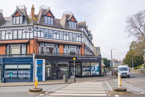 10 Royal Buildings, Penarth 2 bed flat for sale
