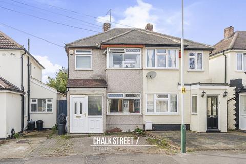 Calbourne Avenue, Hornchurch, RM12 3 bed semi