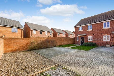 Whitworth Drive, Middleton St.... 3 bed semi