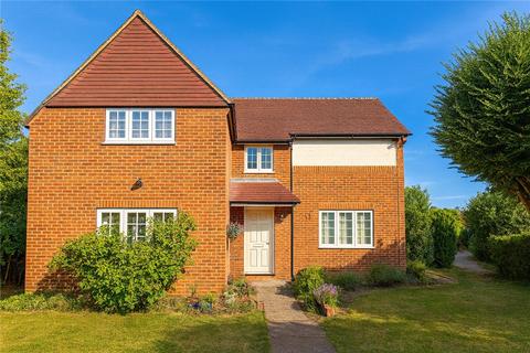 Walkfield Drive, Surrey KT18 3 bed detached house for sale