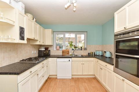 Saunders Close, Uckfield, East Sussex 4 bed detached house for sale