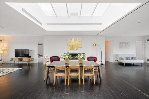 Market Place, Fitzrovia, W1W. 2 bed penthouse for sale