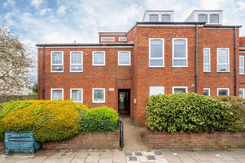 Waitelands House, New Malden, KT3 2 bed flat for sale
